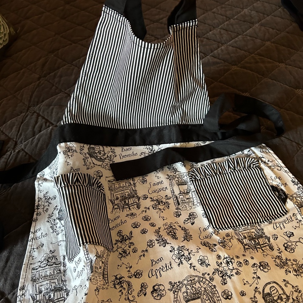 NEW Thirty-One Child’s apron